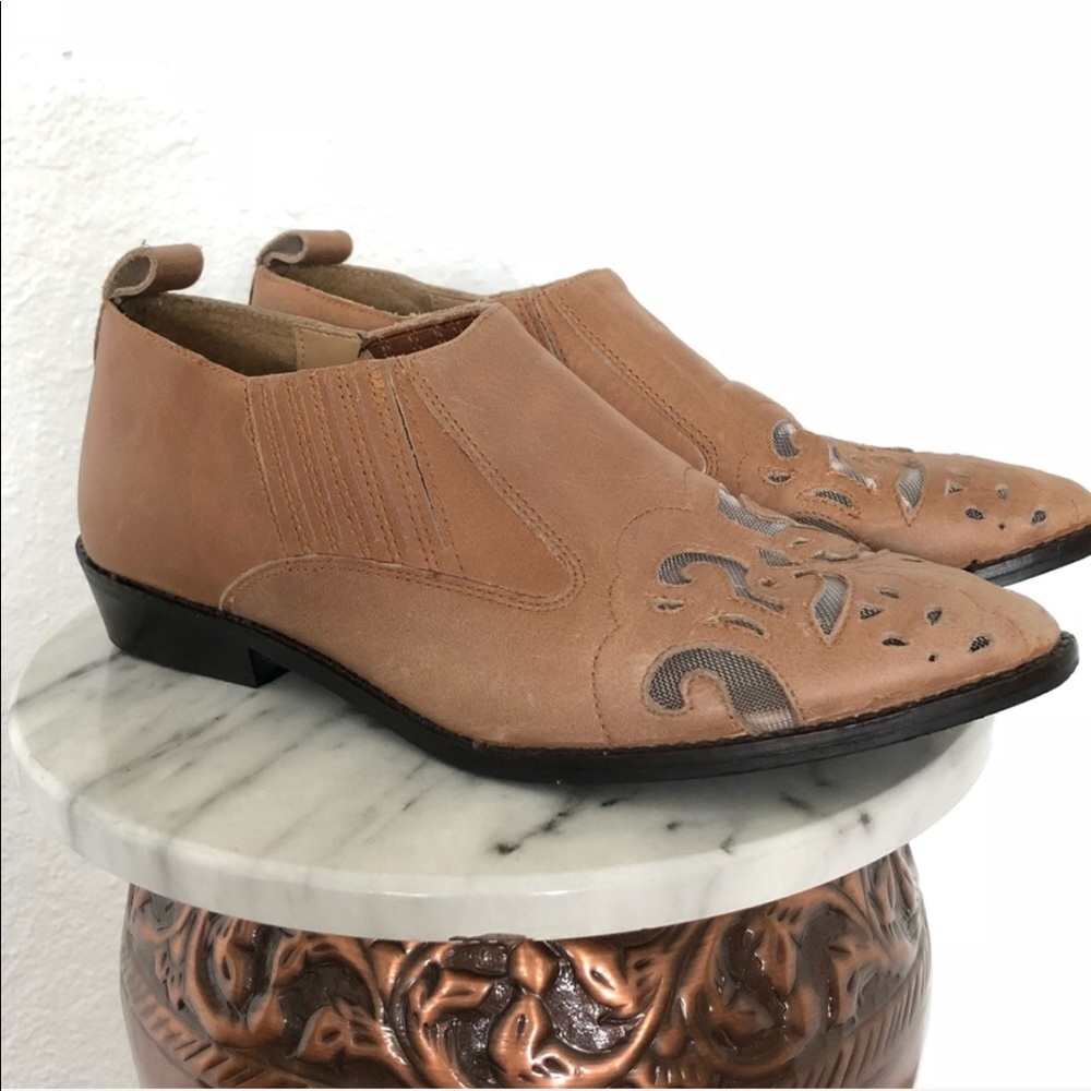 Kimchi Blue UO Distressed Boho Cutout Oxfords